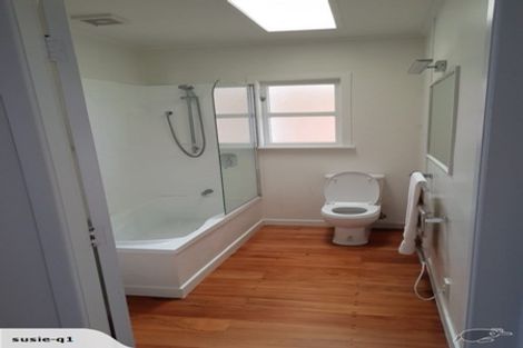 Photo of property in 176 Beach Haven Road, Beach Haven, Auckland, 0626