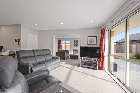 Photo of property in 42 Oakwood Drive, Rangiora, 7400