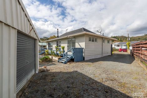 Photo of property in 43 Blueberry Grove, Timberlea, Upper Hutt, 5018