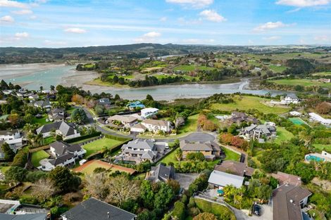 Photo of property in 133 Sandspit Road, Shelly Park, Auckland, 2014