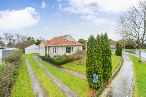 Photo of property in 4 Savage Crescent, West End, Palmerston North, 4412