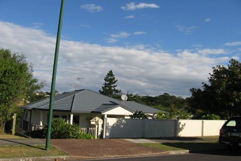 Photo of property in 6 Cayman Place, Unsworth Heights, Auckland, 0632