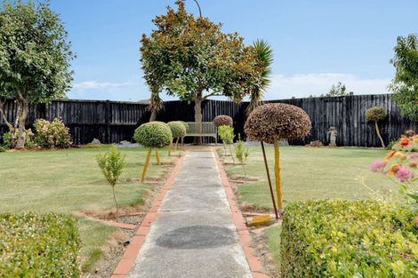 Photo of property in 15 Riverside Way, Amberley, 7410