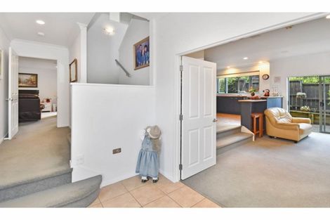 Photo of property in 2/11 The Rosebowl, Sunnyhills, Auckland, 2010