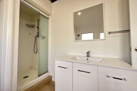 Photo of property in 2/6 Anne Road, Hillcrest, Auckland, 0627