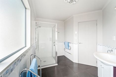 Photo of property in 74 Rivervale Grove, Stanmore Bay, Whangaparaoa, 0932