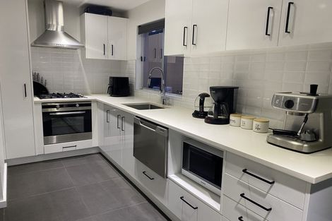 Photo of property in 1/7 Alston Avenue, Kelston, Auckland, 0602