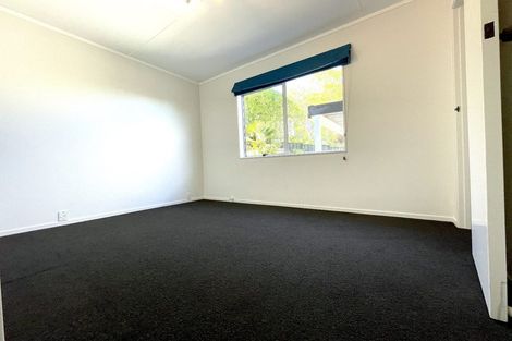 Photo of property in 15 Dalwhinnie Parade, Highland Park, Auckland, 2010