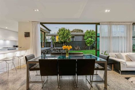 Photo of property in 4a Norwood Road, Bayswater, Auckland, 0622