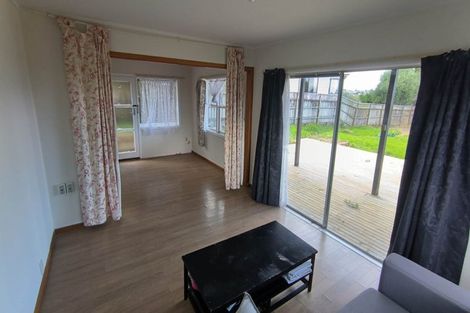 Photo of property in 327 Wairau Road, Totara Vale, Auckland, 0627