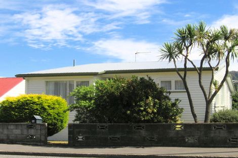 Photo of property in 14 Witham Street, Island Bay, Wellington, 6023