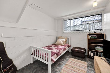 Photo of property in 2 Ngahere Street, Inglewood, 4330