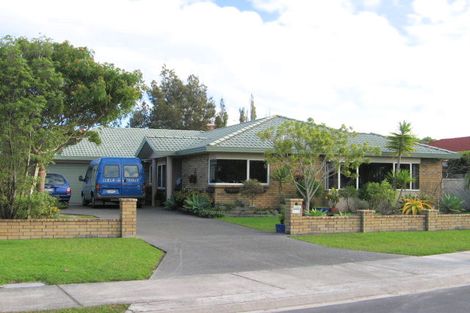 Photo of property in 27 Chalmers Close, Orewa, 0931