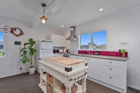 Photo of property in 24 Wells Place, Whitianga, 3510