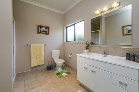 Photo of property in 1 Bushview Lane, Ashhurst, Palmerston North, 4470