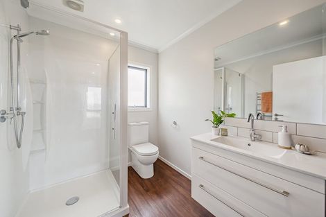 Photo of property in 12 Grumman Lane, Newlands, Wellington, 6037