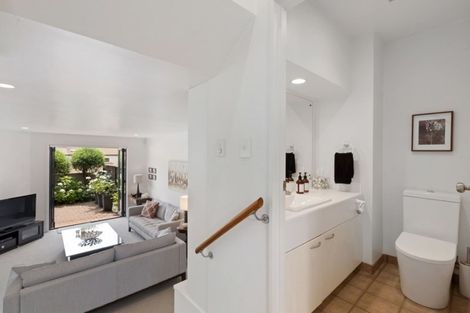 Photo of property in 7/270 Sunset Road, Windsor Park, Auckland, 0632