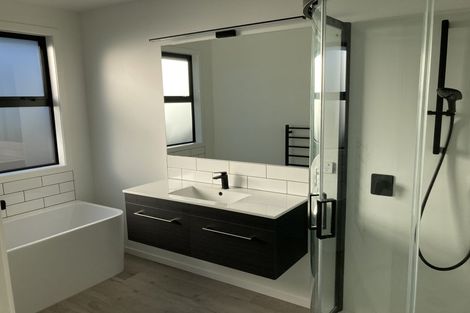 Photo of property in 11 Donnelly Street, Oakura, 4314