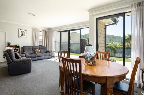 Photo of property in 10 Admiralty Place, Waikawa, Picton, 7220