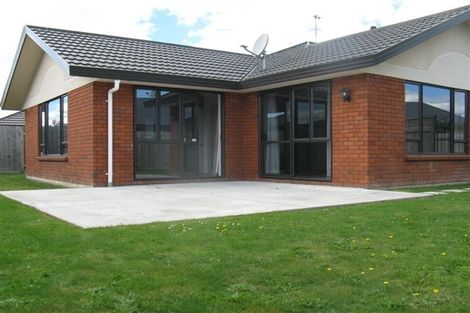 Photo of property in 27 Boston Parade, Kelvin Grove, Palmerston North, 4414