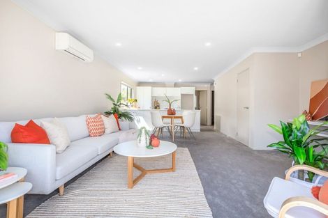 Photo of property in 6 Brindle Way, Newlands, Wellington, 6037