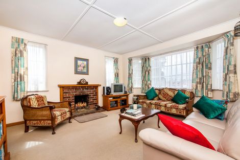 Photo of property in 14 Binsted Road, New Lynn, Auckland, 0600