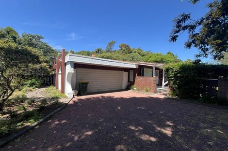 Photo of property in 15 Sequoia Grove, Merrilands, New Plymouth, 4312