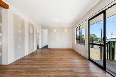 Photo of property in 26 Ward Crescent, Te Atatu Peninsula, Auckland, 0610