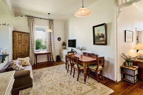 Photo of property in 55 Fairview Crescent, Kelburn, Wellington, 6012