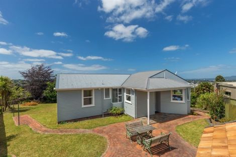 Photo of property in 17 Chivalry Road, Glenfield, Auckland, 0629