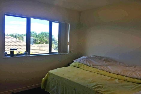 Photo of property in 9 Trotting Terrace, Fairview Heights, Auckland, 0632