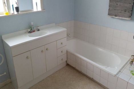 Photo of property in 84 Ocean View Road, Northcote, Auckland, 0627