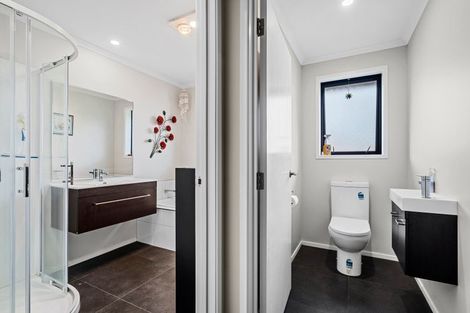 Photo of property in 4 Atutahi Street, Hurdon, New Plymouth, 4310