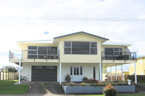 Photo of property in 63 Hartley Street, Foxton Beach, Foxton, 4815