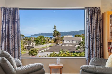 Photo of property in 11 Webber Street, Paraparaumu Beach, Paraparaumu, 5032