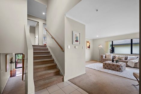 Photo of property in 16 Crimson Park, Oteha, Auckland, 0632