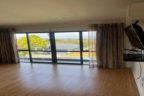 Photo of property in 35 Cityview Place, Massey, Auckland, 0614