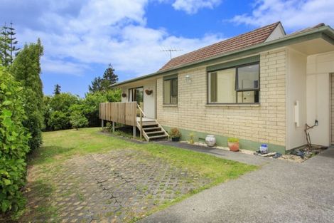 Photo of property in 2/6 Charmaine Road, Torbay, Auckland, 0630