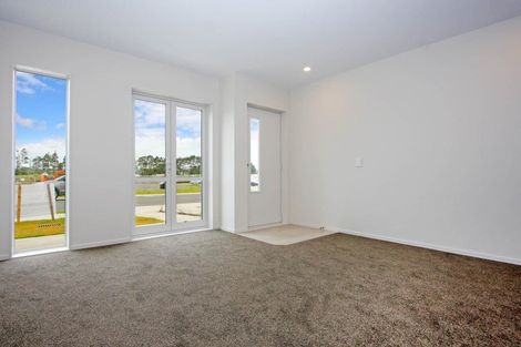 Photo of property in 27 Warbler Crescent, Papakura, 2110