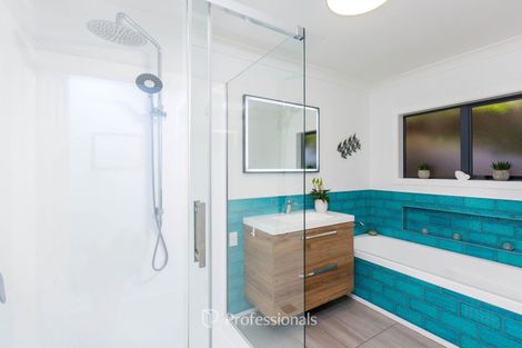 Photo of property in 53 Riverstone Drive, Riverstone Terraces, Upper Hutt, 5018