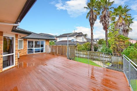 Photo of property in 32 Ewhurst Place, Goodwood Heights, Auckland, 2105