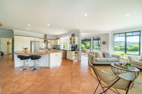 Photo of property in 30 Emerald Hill Drive, Birchville, Upper Hutt, 5018