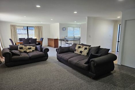 Photo of property in 68 Farnborough Drive, Grandview Heights, Hamilton, 3200