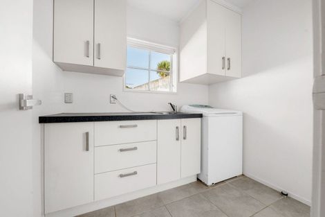 Photo of property in 42 Gilbass Avenue, Hamilton Lake, Hamilton, 3204