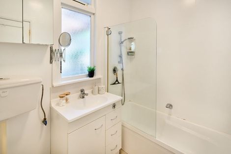 Photo of property in 13 Firth Terrace, Karori, Wellington, 6012