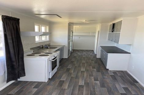 Photo of property in 12 Mosston Road, Castlecliff, Whanganui, 4501