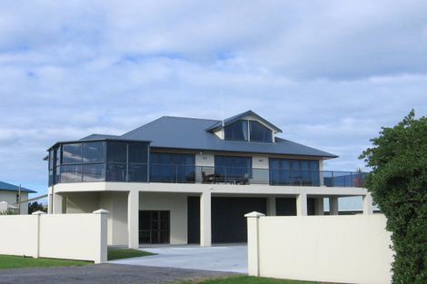 Photo of property in 2 Dawson Street, Foxton Beach, Foxton, 4815