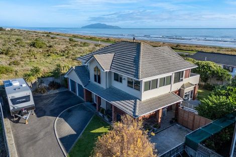 Photo of property in 8 Scott Avenue, Otaki Beach, Otaki, 5512