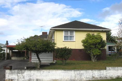 Photo of property in 17 Glen Marine Parade, Glendene, Auckland, 0602
