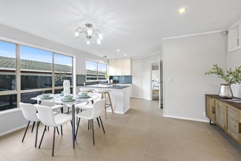 Photo of property in 34 Beechdale Crescent, Pakuranga Heights, Auckland, 2010